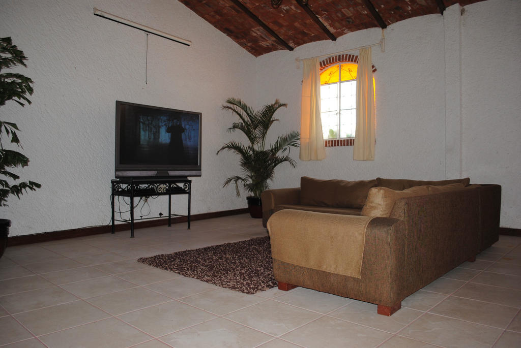 Hotel Mama Chuy & San Juan Cosala