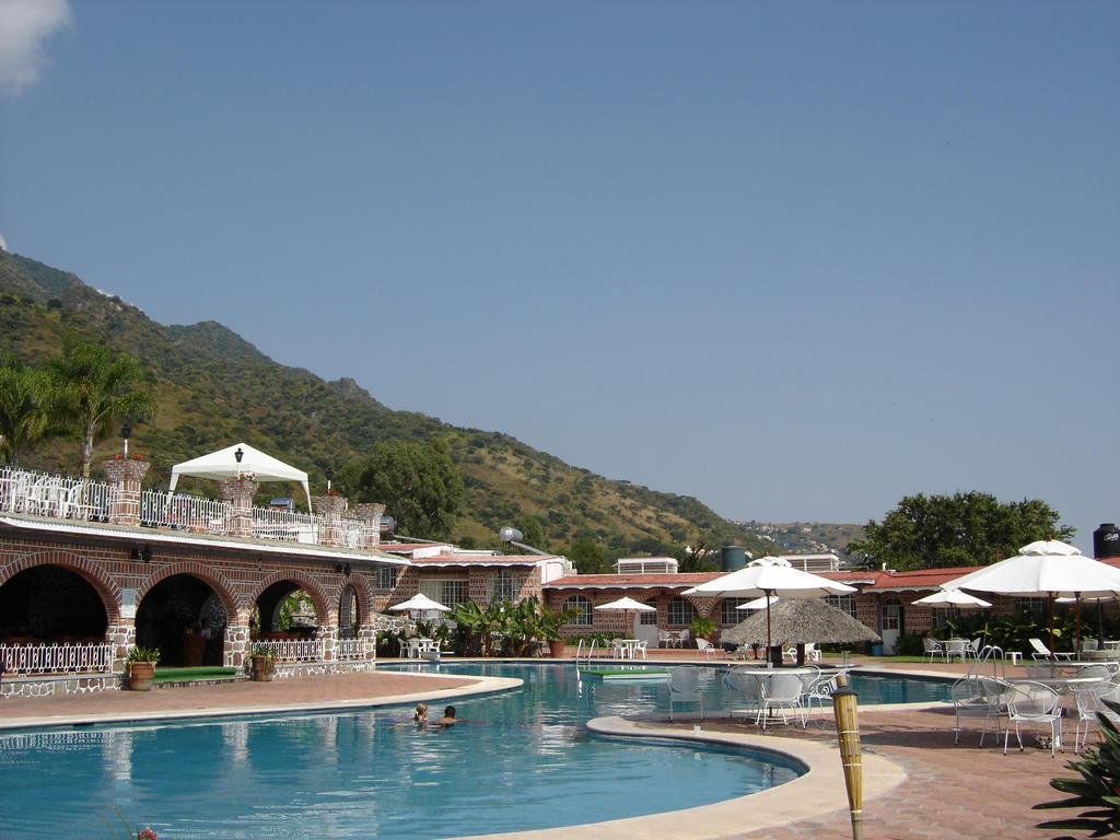 Hotel Mama Chuy & San Juan Cosala