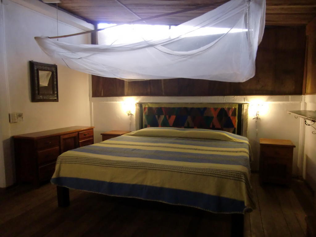 Hotel Escondida