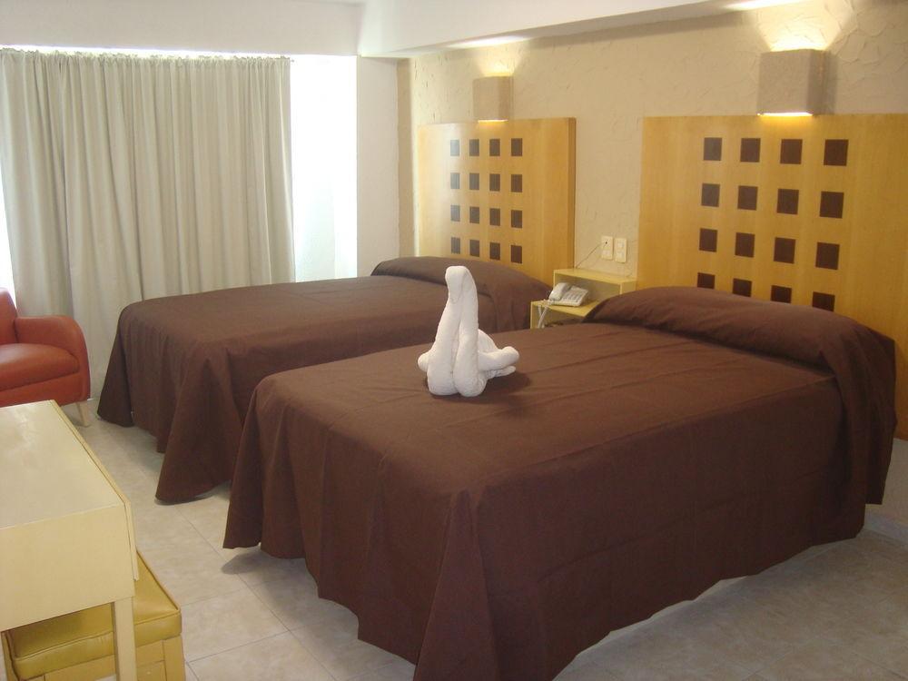 Del Carmen Hotel