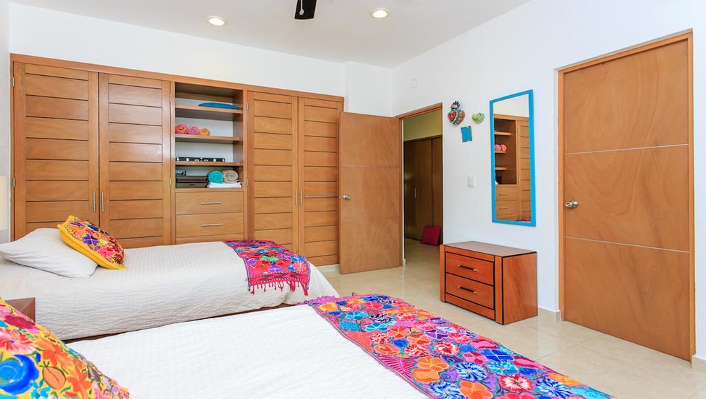 Perfectly Situated Between The Beach & Town By Stella Apartment