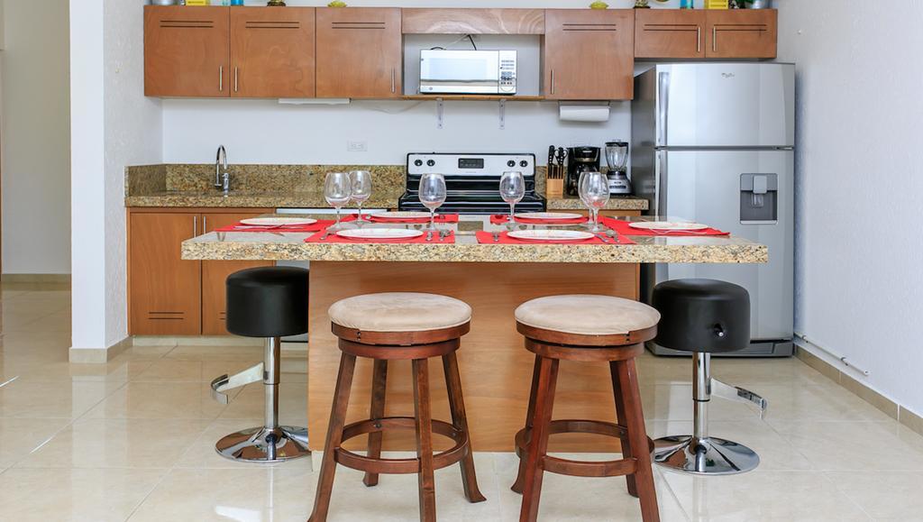 Perfectly Situated Between The Beach & Town By Stella Apartment