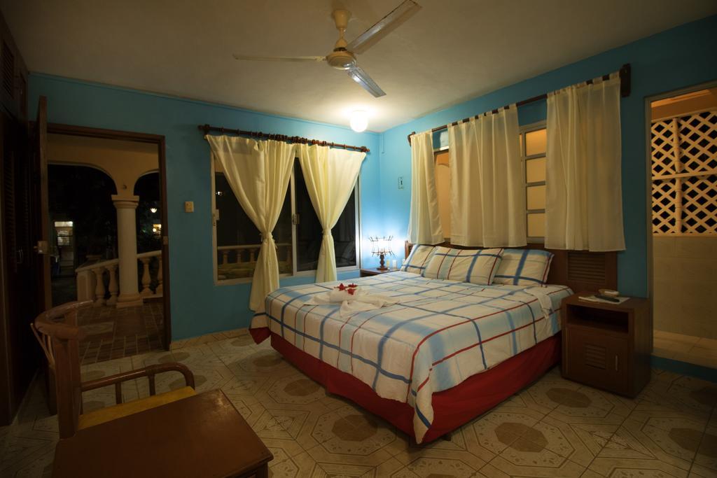 Francis Arlene Adults Only Hotel