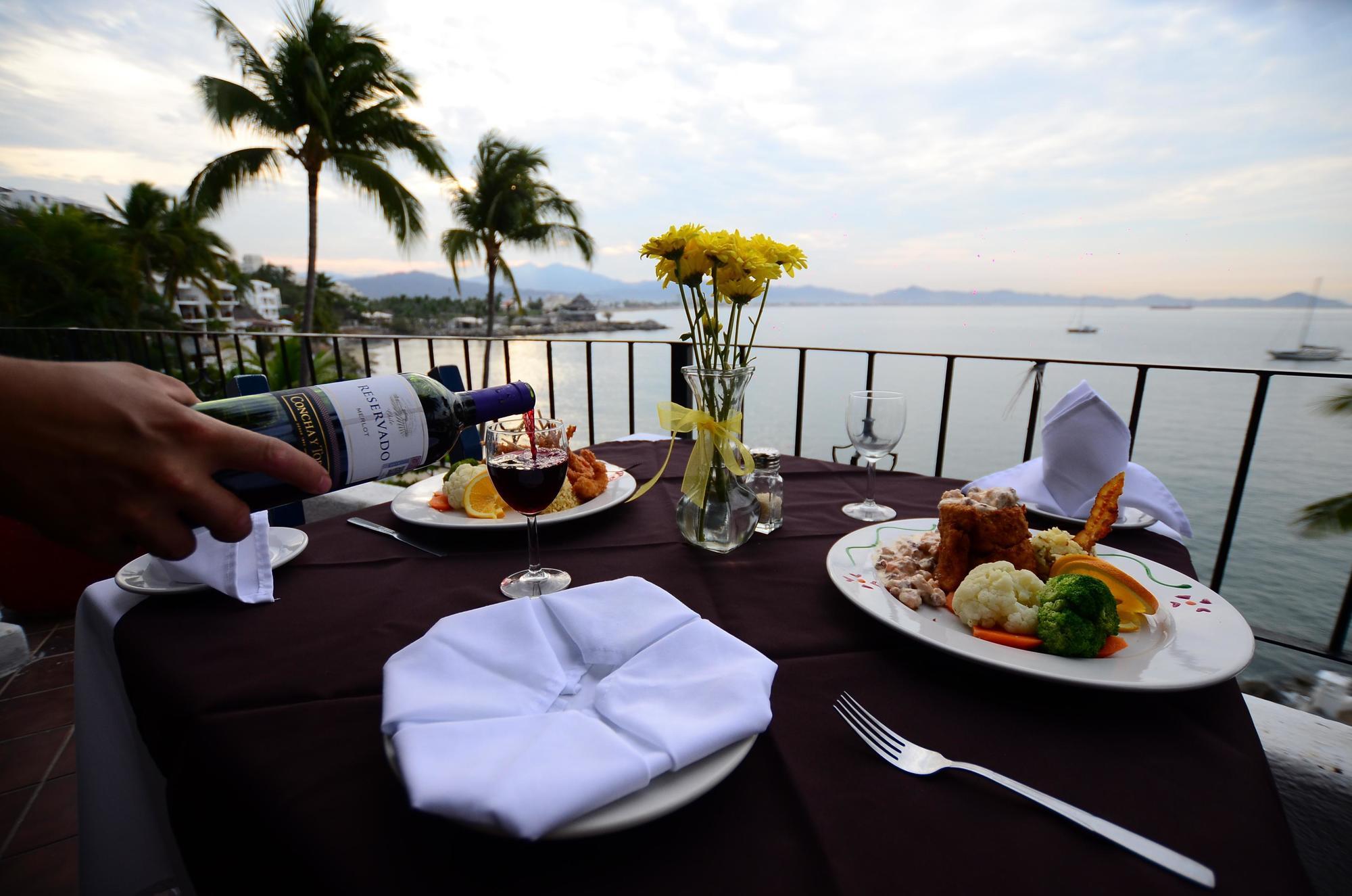 Aparthotel Dolphin Cove 4*