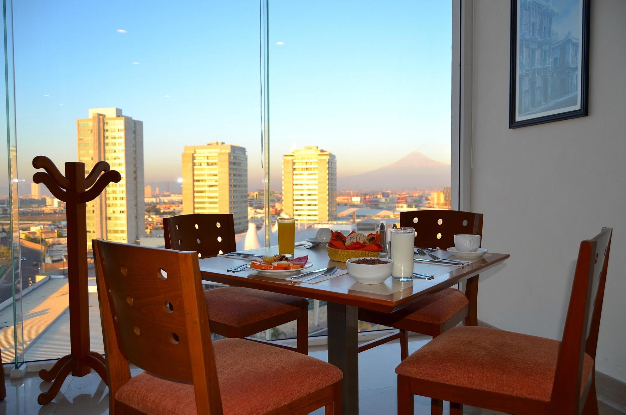 La Quinta By Wyndham Palmas Angelopolis Hotel 4*
