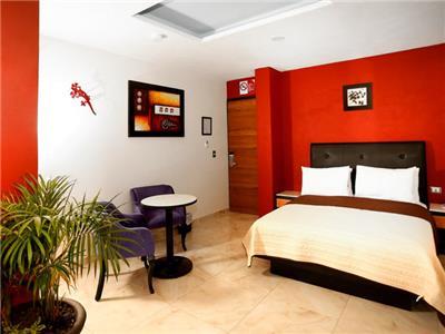 Hotel Leones