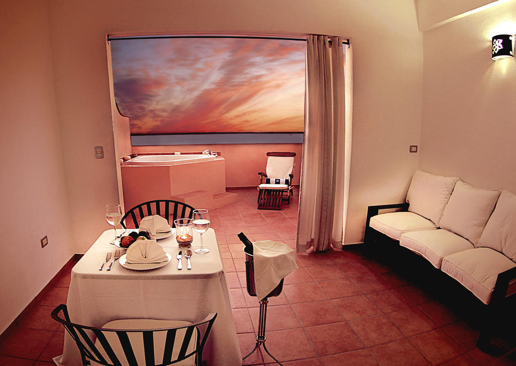 Hotel La & Club La Paz
