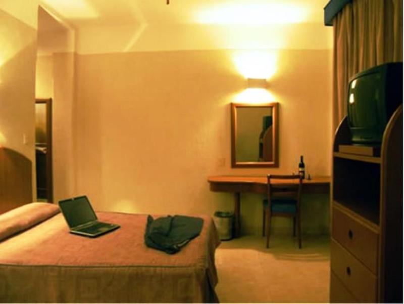 Colonial De Hotel