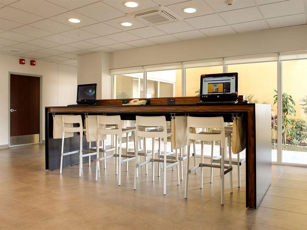 Hotel Express By Marriott La Paz