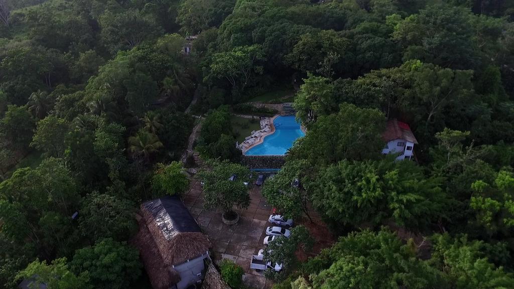 La Aldea Del Halach Huinic Palenque