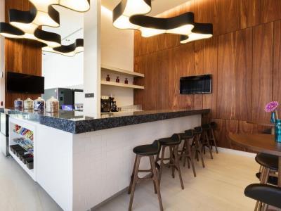 Hotel Hampton By Hilton Cumbres Cancun