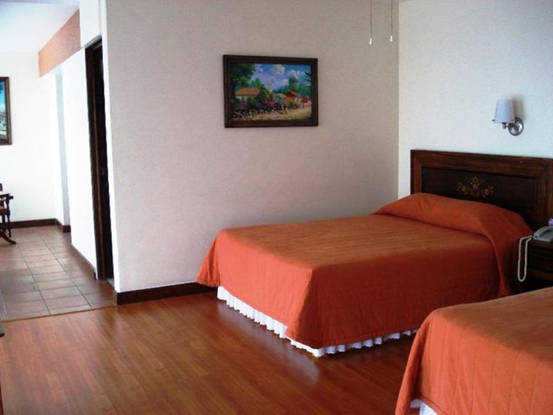 Hotel Plaza Uruapan 4*
