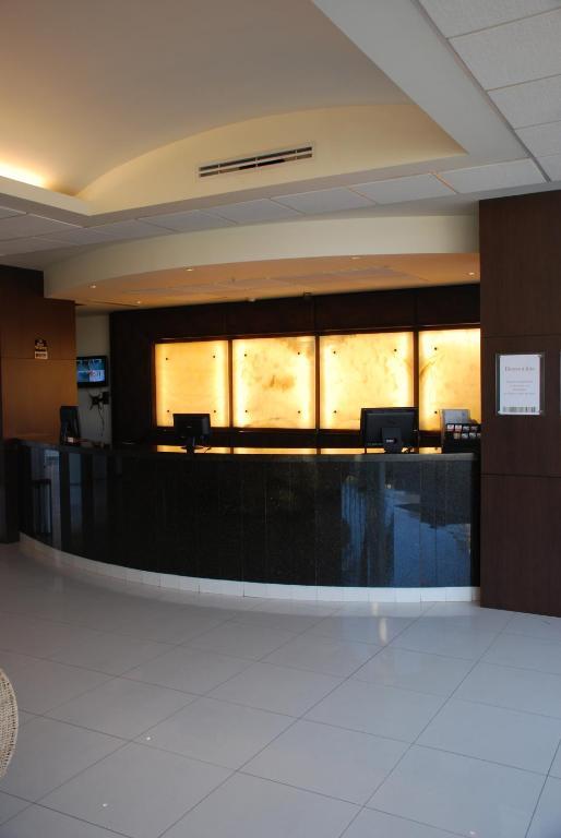 Hotel Western Crown Victoria 4*