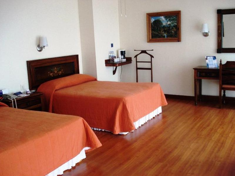 Hotel Plaza Uruapan 4*