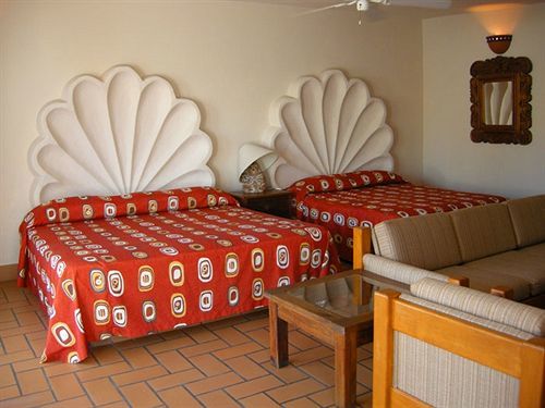 Hotel & El Moro