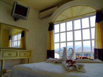 Capri Huatulco 3*