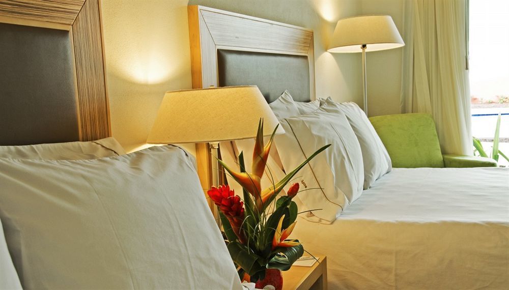 Express By Ihg Hotel 4*