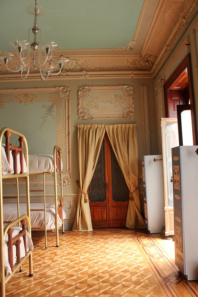 Hostel Leonora *