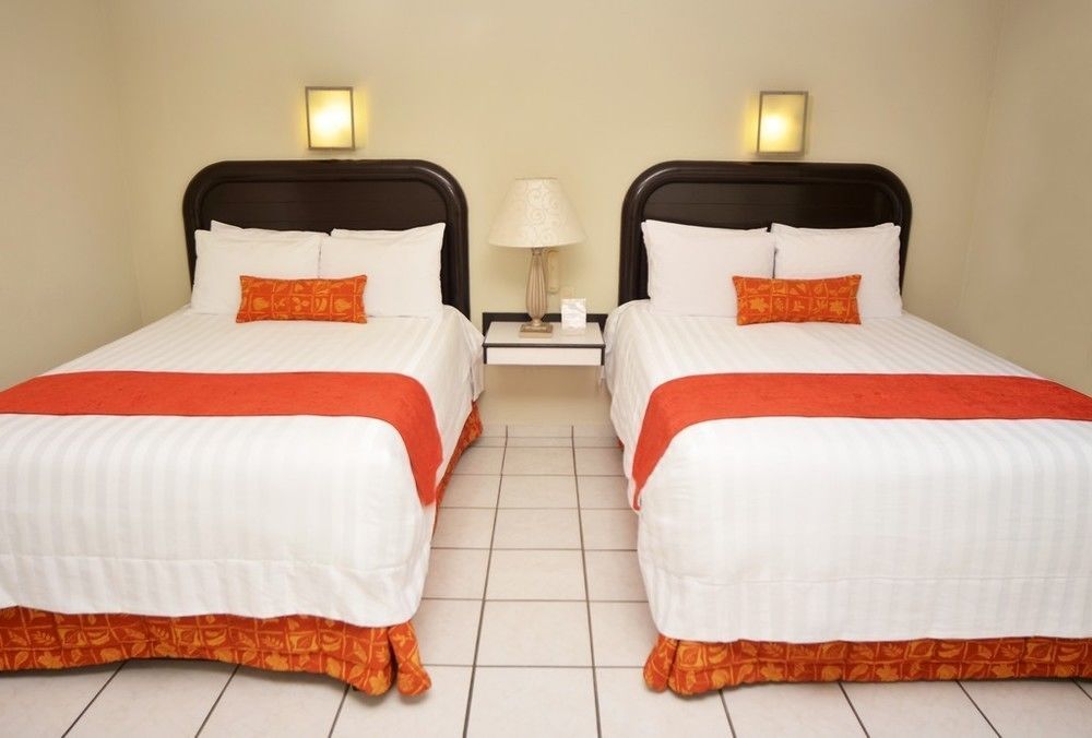 Howard Johnson By Wyndham Guanajuato Avenida Hotel 3*