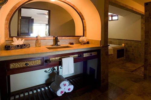 Cabo Surf Hotel 5*
