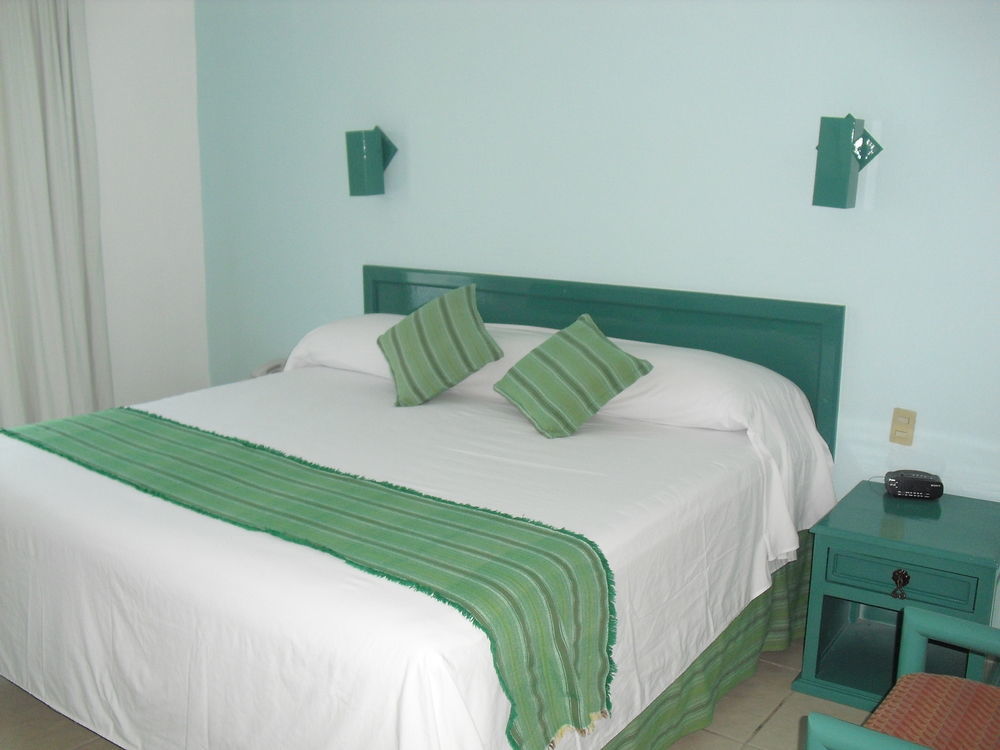 Castillo Huatulco & Club 4*