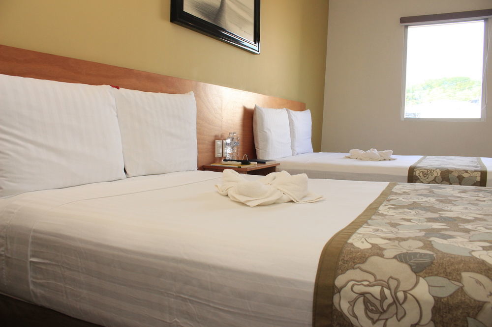 Am Y Plaza Hotel 3*