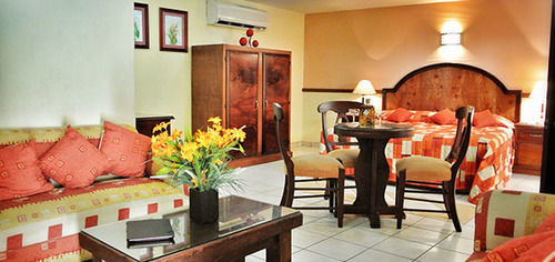 Hotel Plaza Jardin