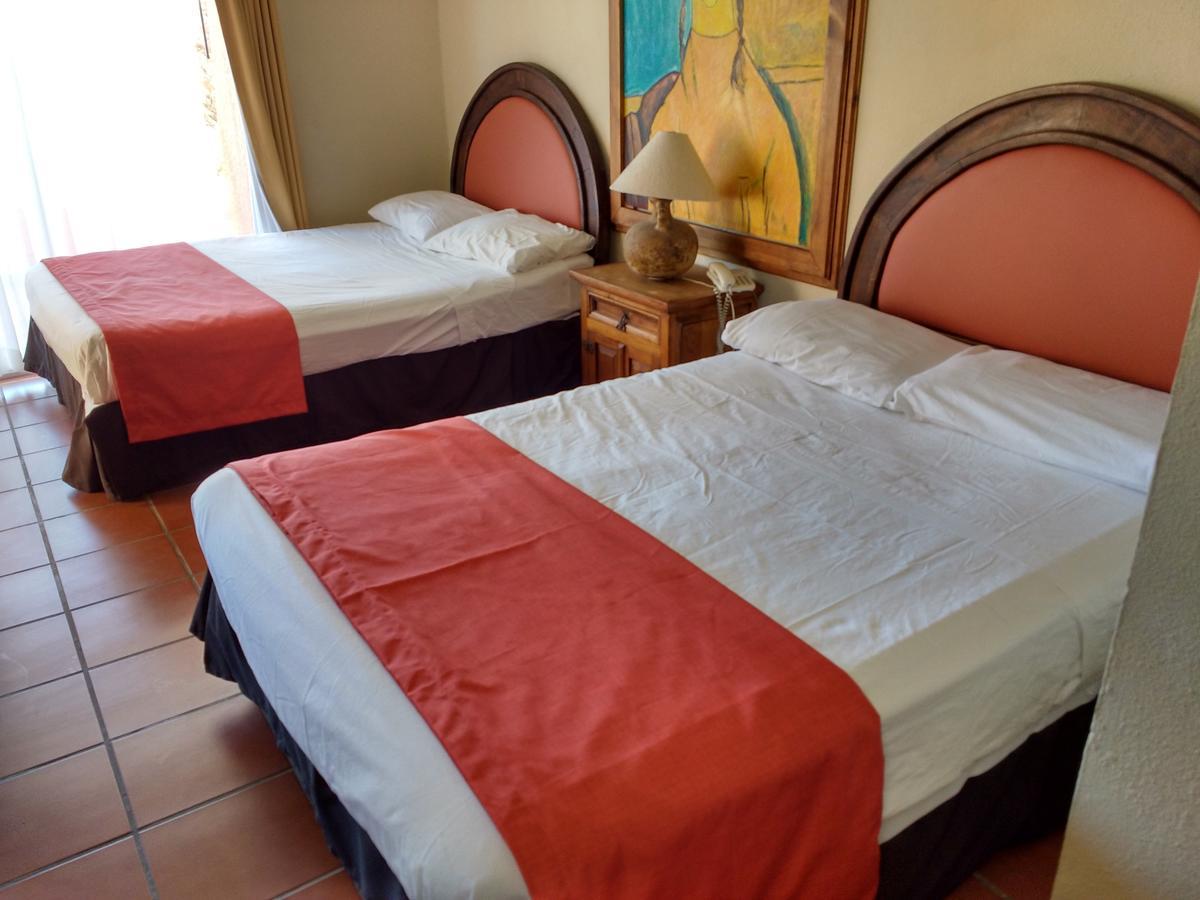 Hotel Club Cantamar & Marina La Paz