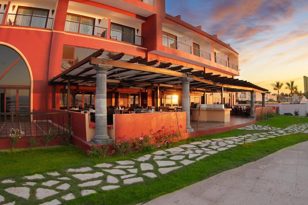 La & Club Hotel