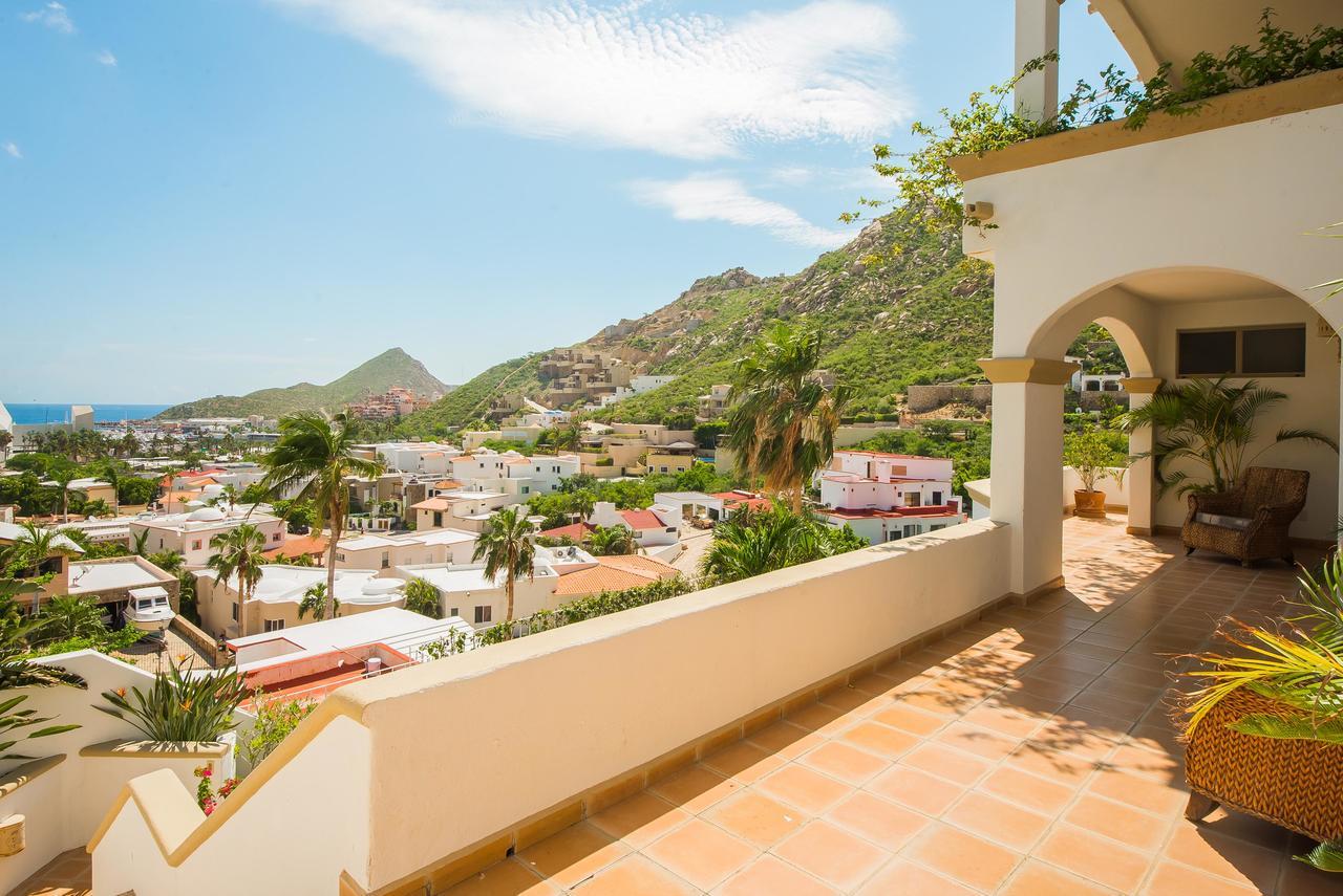 Steps From Downtown & Marina, 6 Bedroom Victoria Villa *
