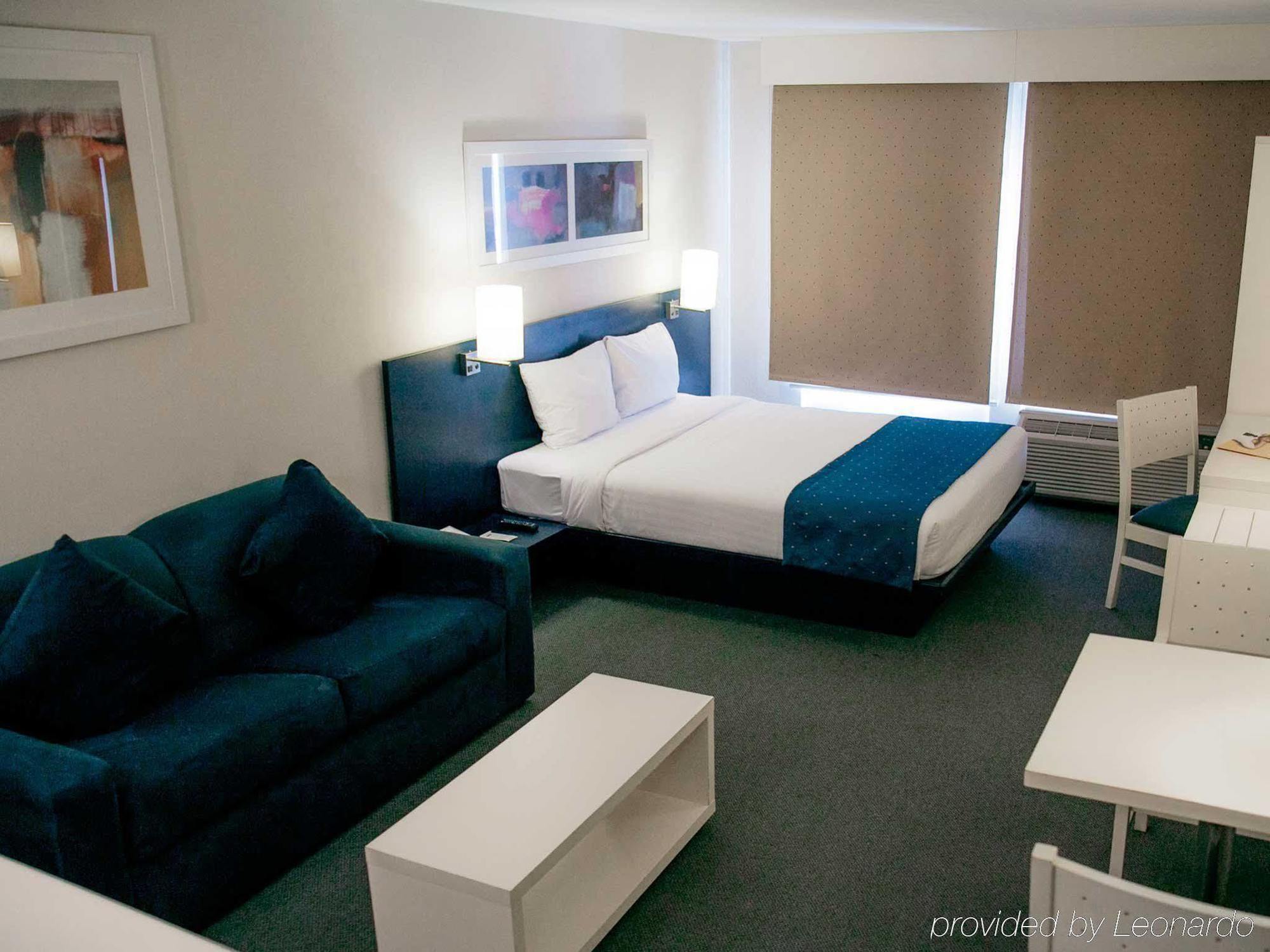Hotel Express By Marriott Monterrey Aeropuerto 4*