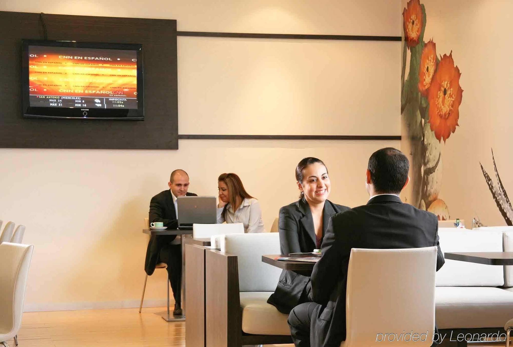 Ibis Monterrey Valle 3*