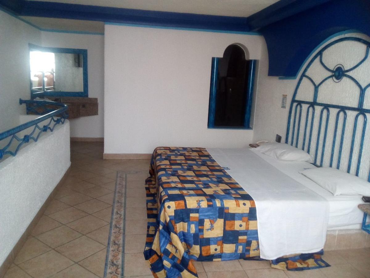 Oasis Hotel *