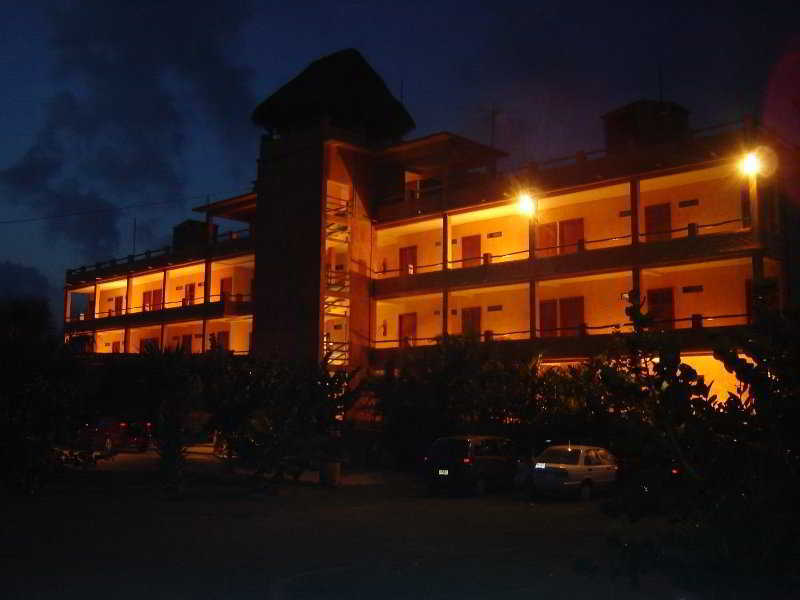 Istirincha Hotel 4*