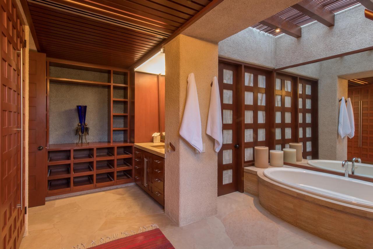 Beachfront Luxury With Staff Tranquilidad Villa *