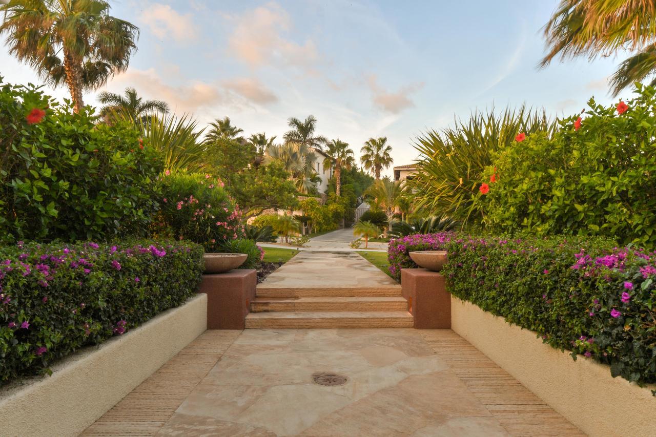 Villa Beachfront Luxury With Staff Tranquilidad *