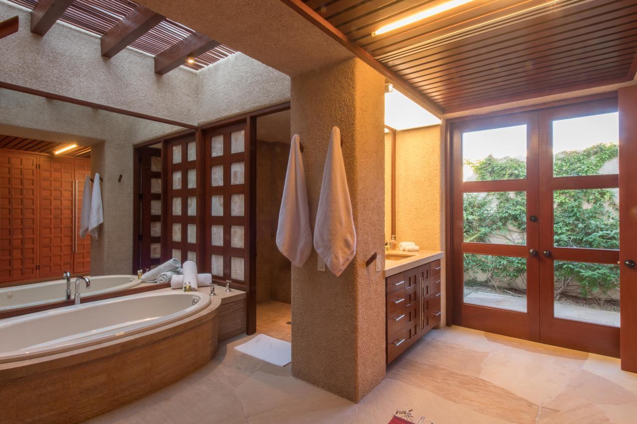 Beachfront Luxury With Staff Tranquilidad Villa