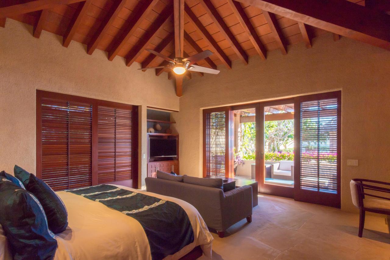 Villa Beachfront Luxury With Staff Tranquilidad