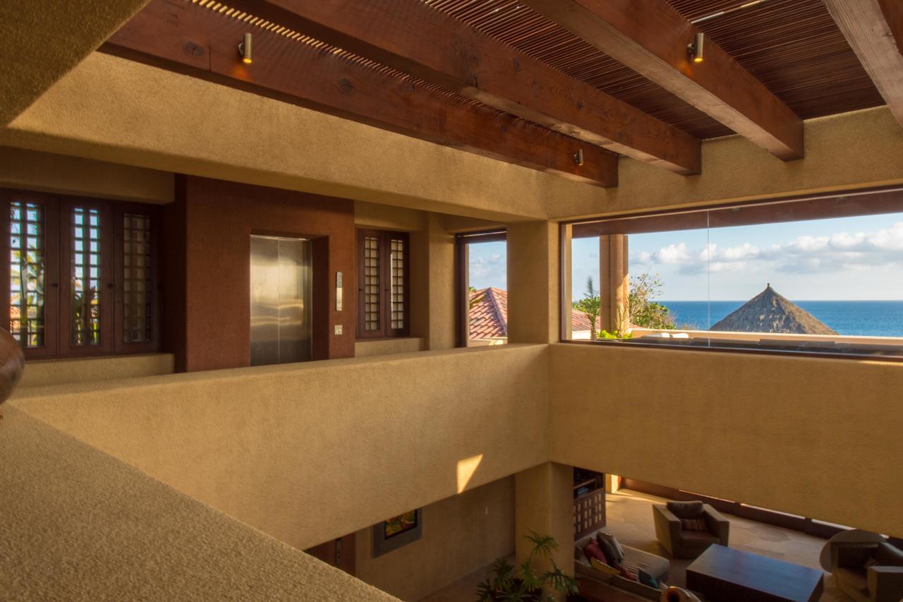 Villa Beachfront Luxury With Staff Tranquilidad