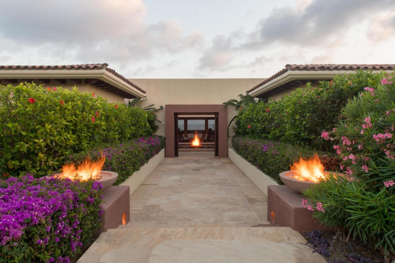 Villa Beachfront Luxury With Staff Tranquilidad