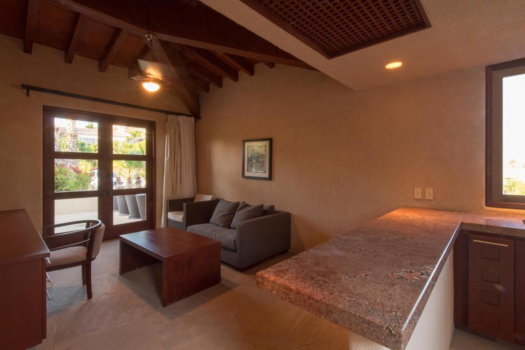 Beachfront Luxury With Staff Tranquilidad *