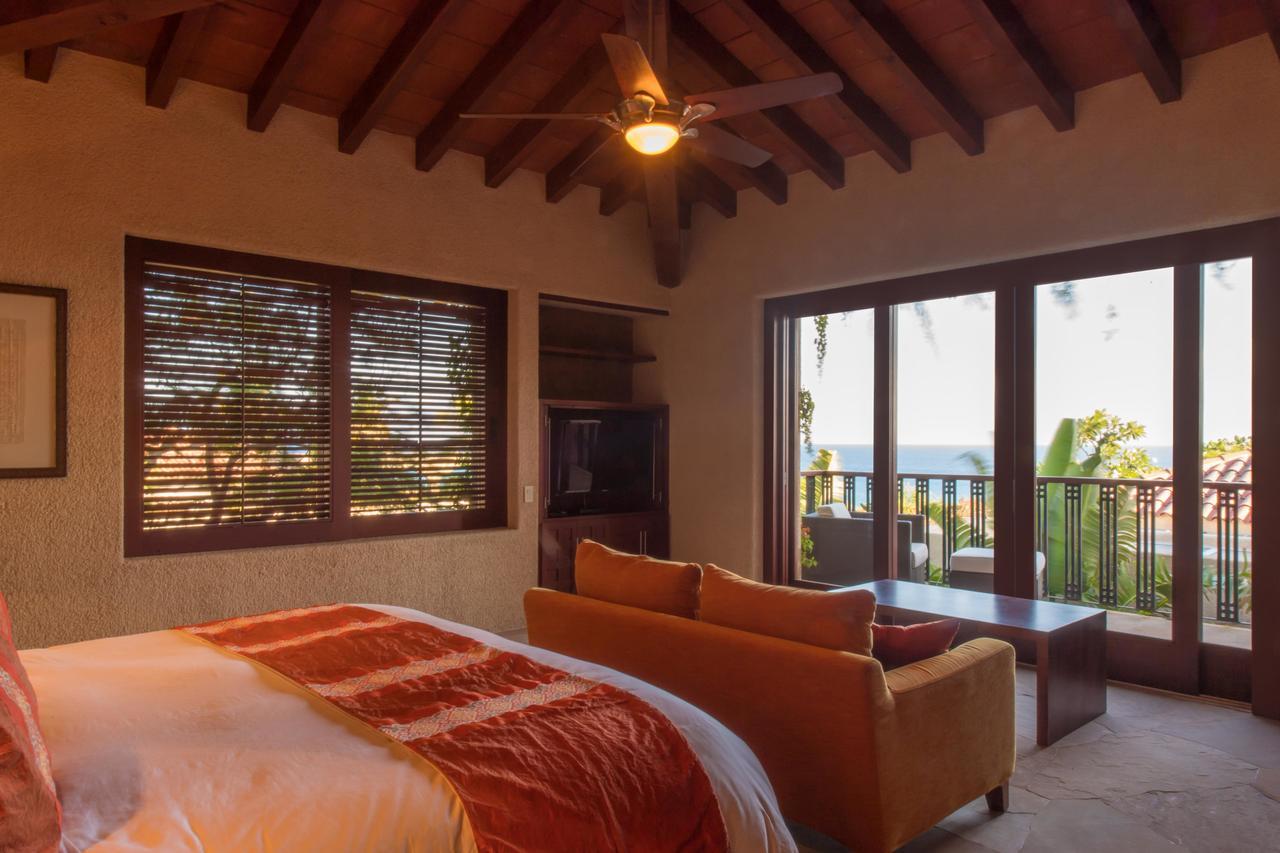 Beachfront Luxury With Staff Tranquilidad *