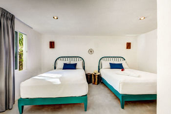 Aura Hotel 3*