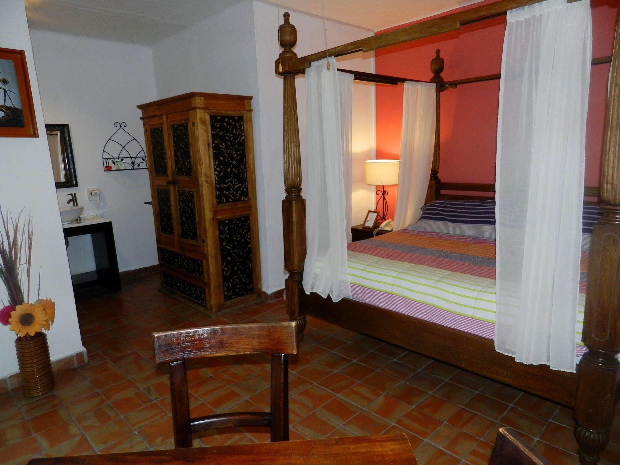 Rosa Morada Bed & Breakfast 4*