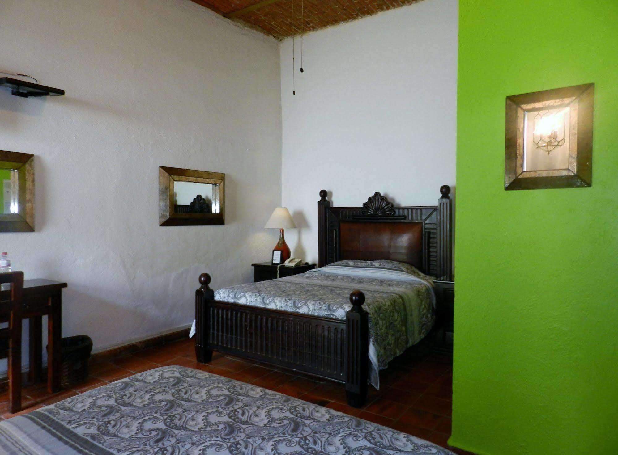Bed & Breakfast Rosa Morada Tlaquepaque