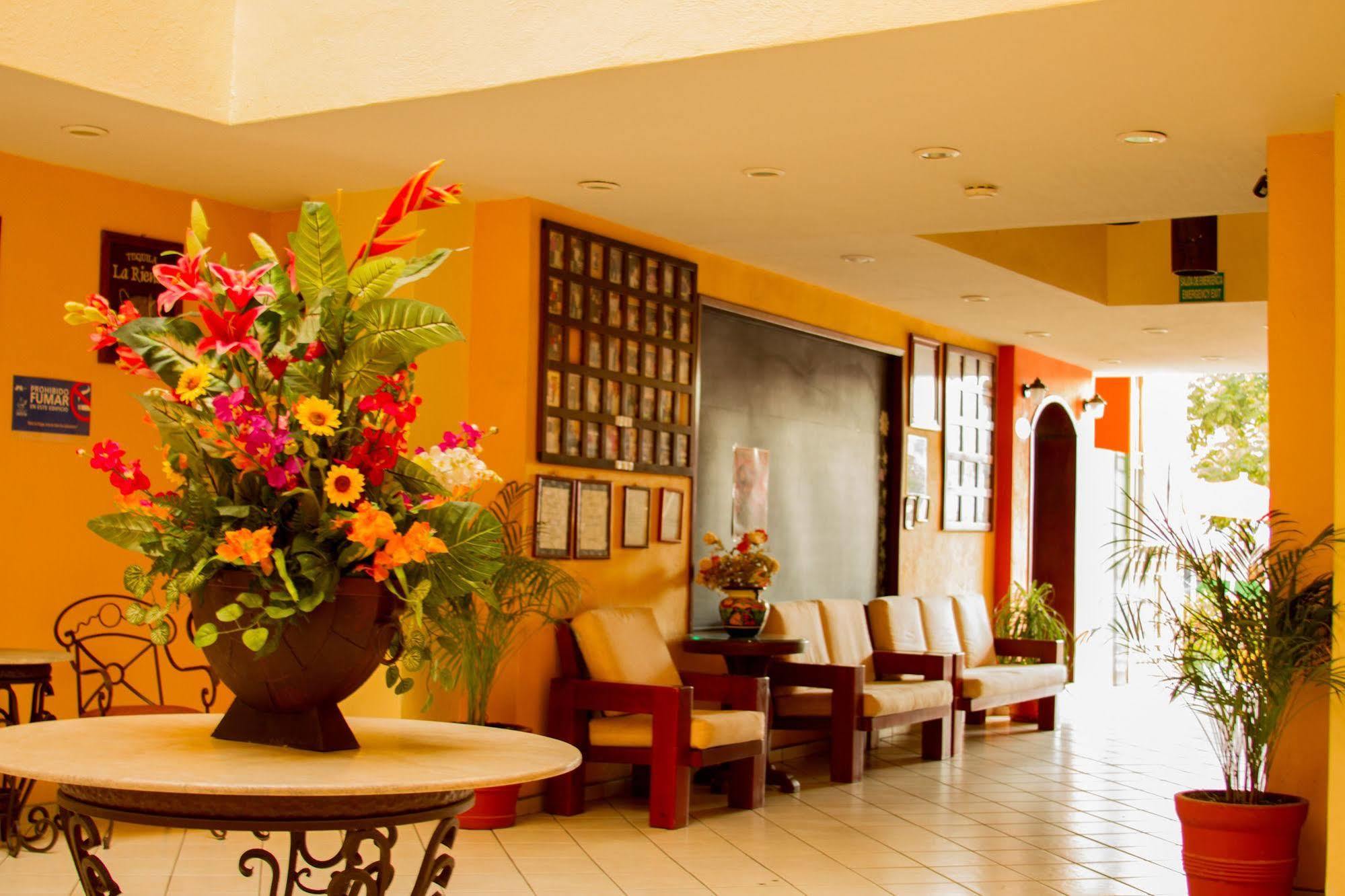 Hotel Plaza Jardin 4*