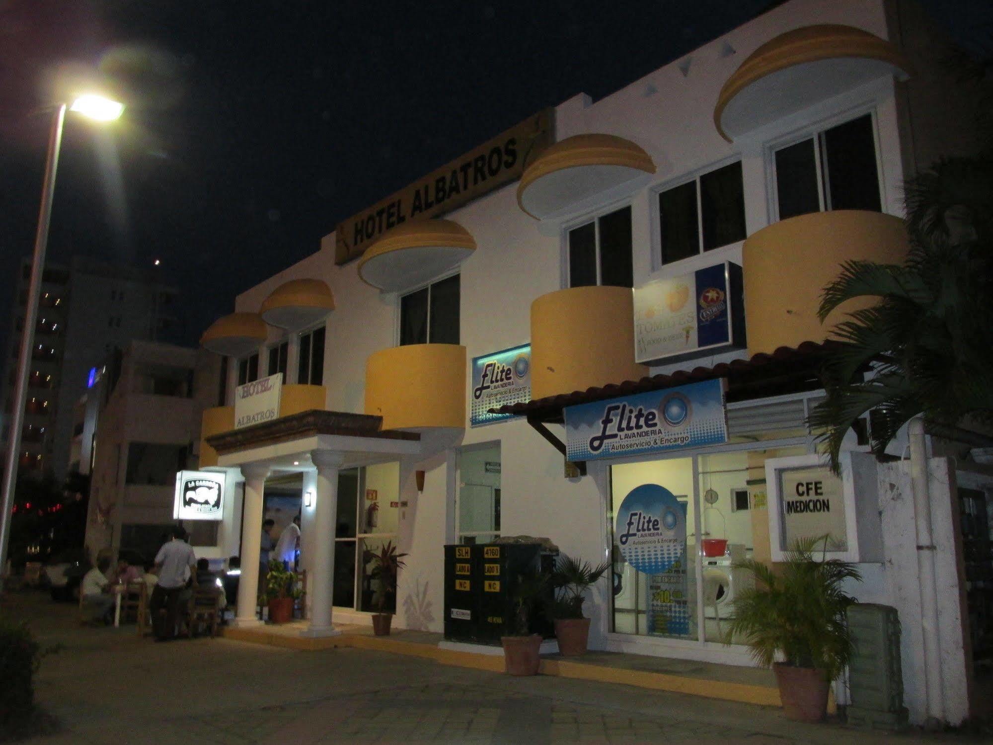 Albatros Manzanillo