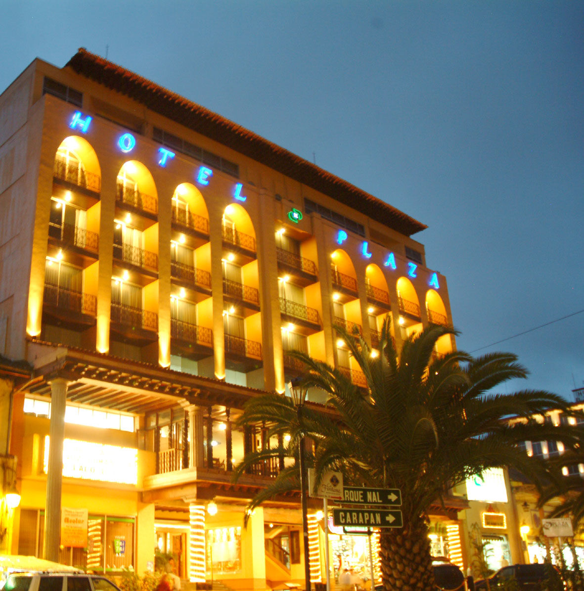 Plaza Uruapan 4*