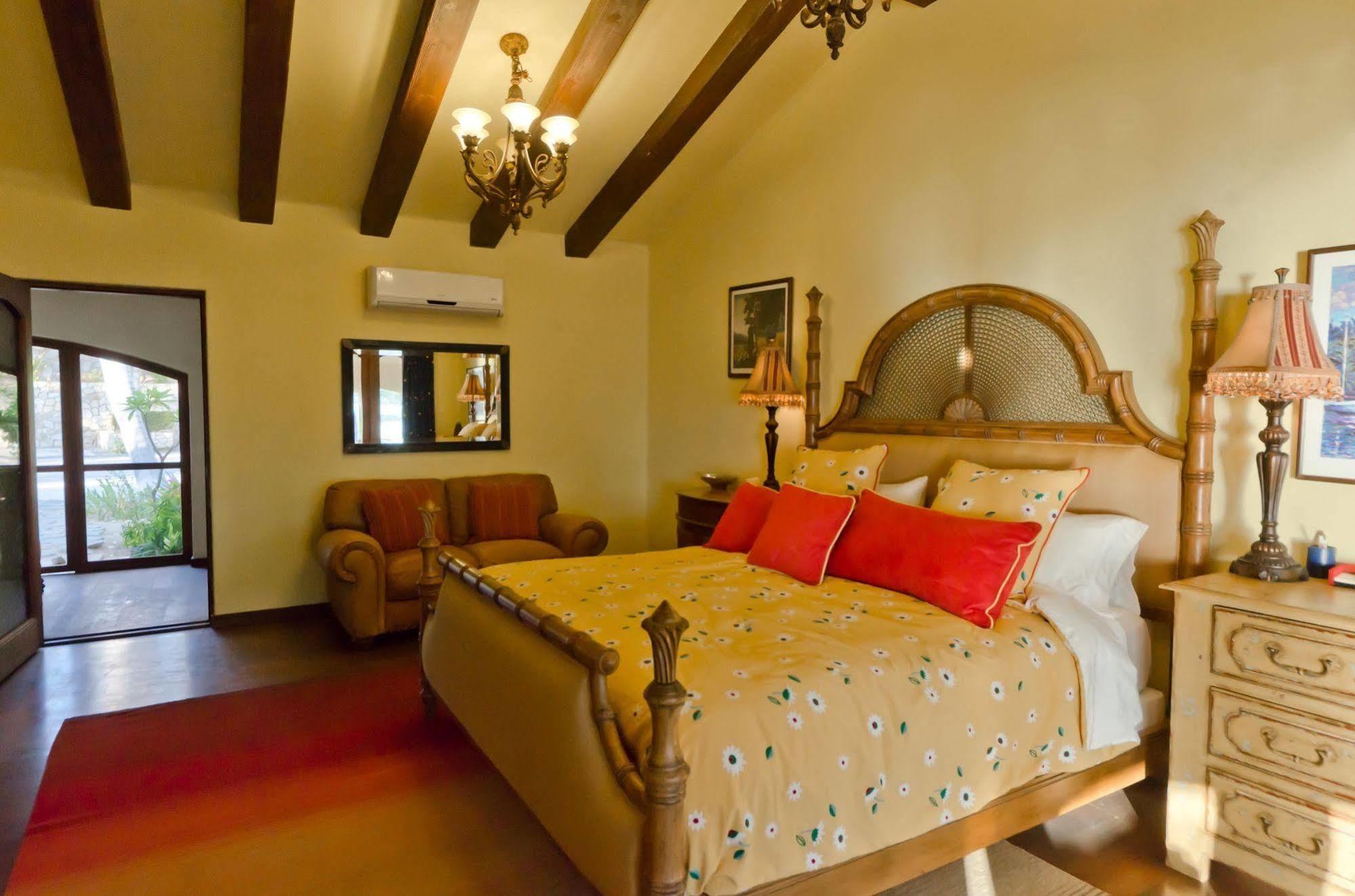 Captiva Hotel 4*