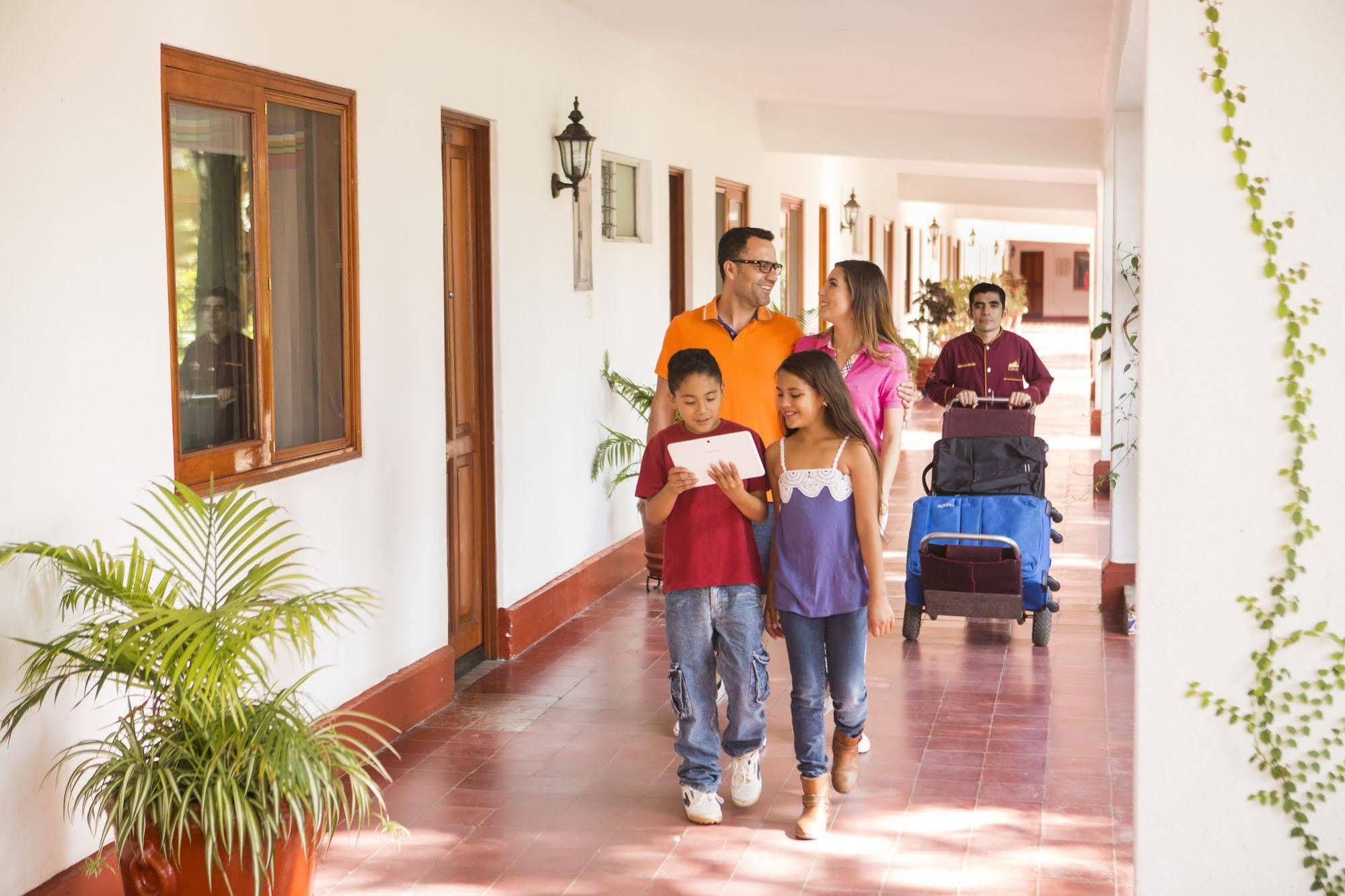 Hotel Olivos 4*